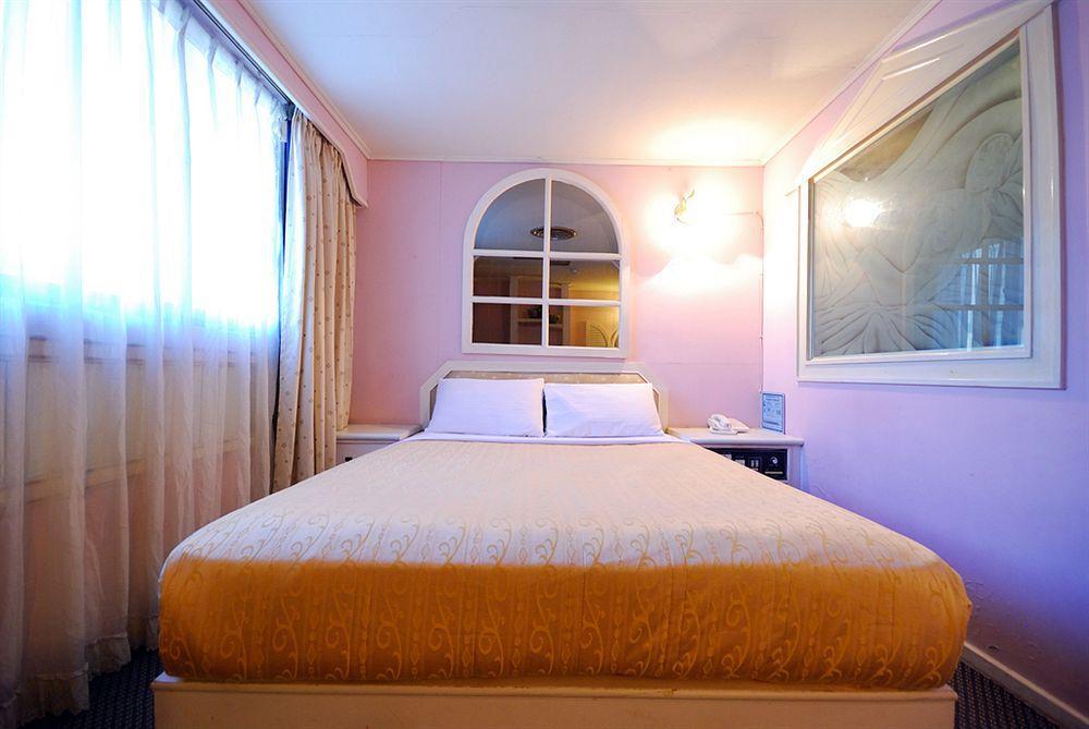On Sight Inn Taichung Exterior foto